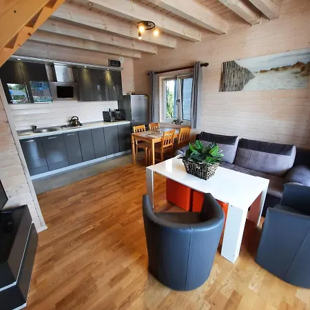 Holiday Homes 777 Karwia Exteriér fotografie